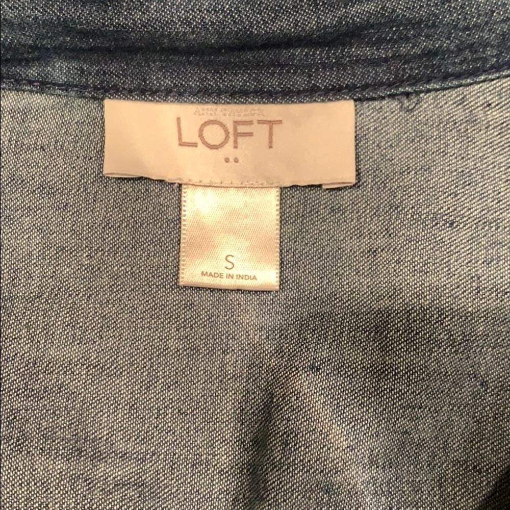 🤩 5/$25 Loft Denim shirt - Picture 5 of 11